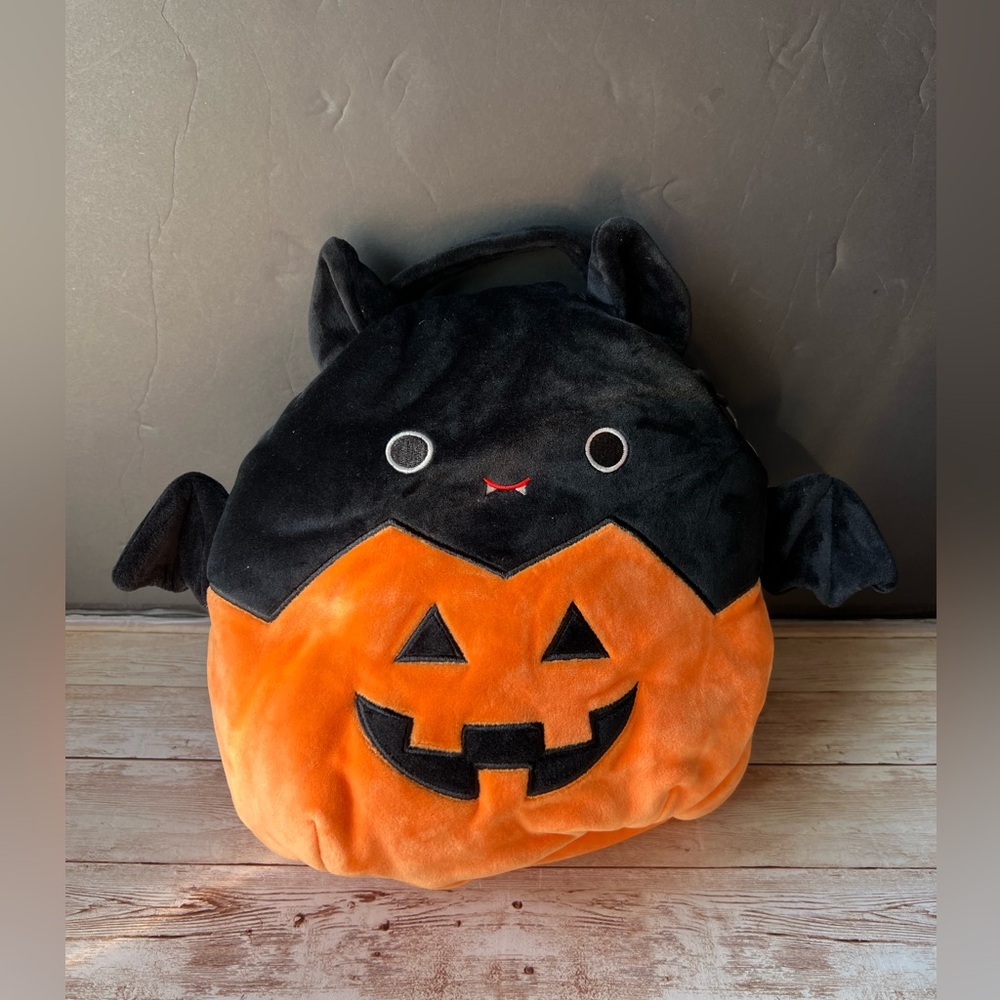 Squishmallows Emily the Bat Pumpkin Halloween Treat Pail New with tags